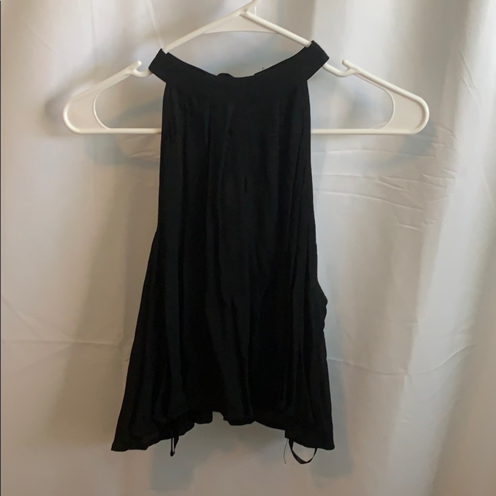 Pleated swing crop tank black